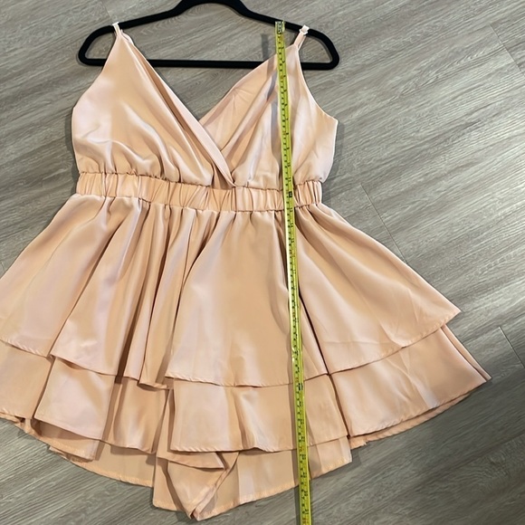 Shein Women Romper XL Peach Cross Front Ruched Waist Ruffle Tierer Contemporary - Picture 16 of 17